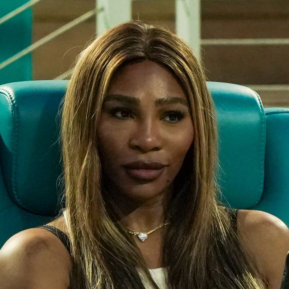 25 mars 2025, Miami, Floride, États-Unis : Serena Williams assiste au match du quatrième tour du simple messieurs entre Novak Djokovic et Lorenzo Musetti lors du Miami Open 2025 présenté par Itau au Hard Rock Stadium.  © Debby Wong/ZUMA Press Wire