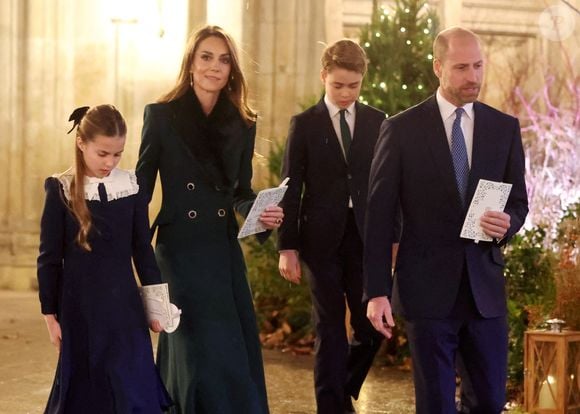 Selon l’ancienne correspondante royale Jennie Bond, la colère des riverains est compréhensible mais ces changements sont inévitables pour assurer la sécurité du couple.

Le Prince et la Princesse de Galles et d'autres membres de la famille royale assistent au cinquième service de chants "Ensemble à Noël" à l'Abbaye de Westminster, Londres, Royaume-Uni, le 5 décembre 2025. Photo par Chris Jackson/WPA-Pool/Bestimage