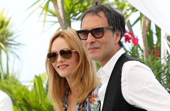 Vanessa Paradis, Samuel Benchetrit (réalisateur) au photocall du film Cette musique ne joue pour personne (Cannes première) lors du 74ème festival international du film de Cannes le 10 juillet 2021

© Borde / Jacovides / Moreau / Bestimage