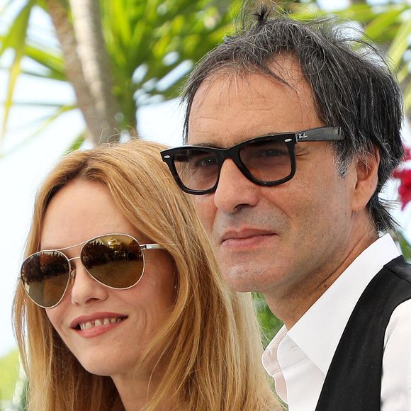 Vanessa Paradis, Samuel Benchetrit (réalisateur) au photocall du film Cette musique ne joue pour personne (Cannes première) lors du 74ème festival international du film de Cannes le 10 juillet 2021

© Borde / Jacovides / Moreau / Bestimage