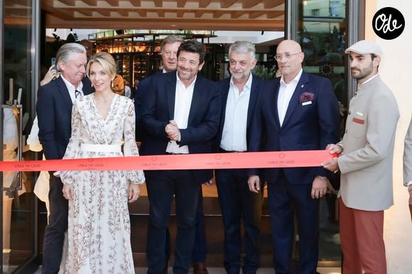 Exclusif - Jean-Philippe Nuel (Architecte d’intérieur), Maud Bailly (Directrice générale Sofitel, MGallery & Emblems), Sébastien Bazin (PDG du groupe Accor), Patrick Bruel, Pierre Gonzalvez (Maire de l’Isle sur la Sorgue), Emmanuel Borla (Directeur de l’hôtel) - Patrick Bruel inaugure son hôtel cinq étoiles "L'Isle de Leos MGallery" à L'Isle-sur-la-Sorgue, France, le 23 septembre 2025. © Jack Tribeca / Bestimage