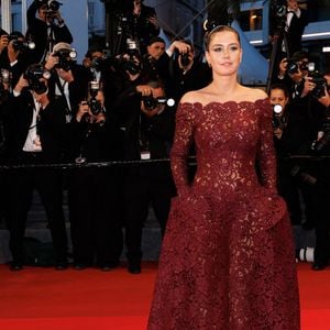 Adèle Exarchopoulos - Descente des marches du film " Garance " lors du 79ème Festival International du Film de Cannes, le 17 mai 2026. © Jacovides-Moreau / Bestimage