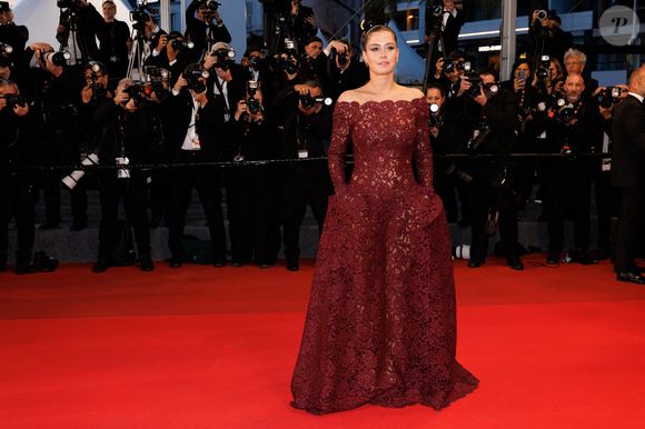 Adèle Exarchopoulos - Descente des marches du film " Garance " lors du 79ème Festival International du Film de Cannes, le 17 mai 2026. © Jacovides-Moreau / Bestimage