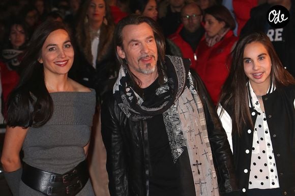 À l'occasion de la tournée de Florent Pagny, la jeune femme est venue dédicacer son ouvrage.

Florent Pagny, sa femme Azucena et leur fille Ael  lors de la 15ème cérémonie des  NRJ Music Awards à Cannes le 14 décembre 2013.