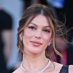 Iris Mittenaere assiste à la première de Père Mère Sœur Frère dans le cadre du 82e Festival international du film de Venise au Lido de Venise, Italie, le 31 août 2025. Photo par Aurore Marechal/ABACAPRESS.COM