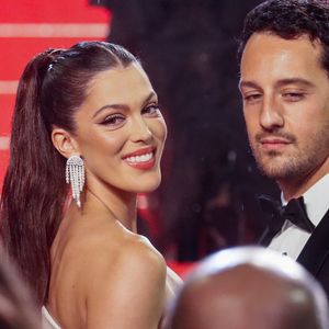 Bien loin du scandale français...
Iris Mittenaere et son fiancé Diego El Glaoui - Montée des marches du film " Le retour (Homecoming) " lors du 76ème Festival International du Film de Cannes, au Palais des Festivals à Cannes. Le 17 mai 2023
© Christophe Clovis / Bestimage