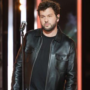 Marié à Aurélie Willgalis, qu’il a rencontrée à l’adolescence, Claudio Capéo est devenu père de deux garçons, César et Roméo. Face à Gala, il avait également reconnu ne pas avoir été suffisamment présent pour sa famille par le passé 

Claudio Capéo - Les célébrités se mobilisent pour la 38ème édition du Téléthon dans les studios de France 2 à Paris © Coadic Guirec / Bestimage