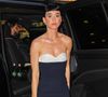 Selon le média US "Pages Six", les amoureux s'entendraient à merveille, 

La pop star Katy Perry affiche une allure élégante vêtue d’une robe longue bustier Yael alors qu’elle se rend à la pièce de Broadway « Oh, Mary! » à New York le 12/08/2025.

Photo : Backgrid USA / Bestimage