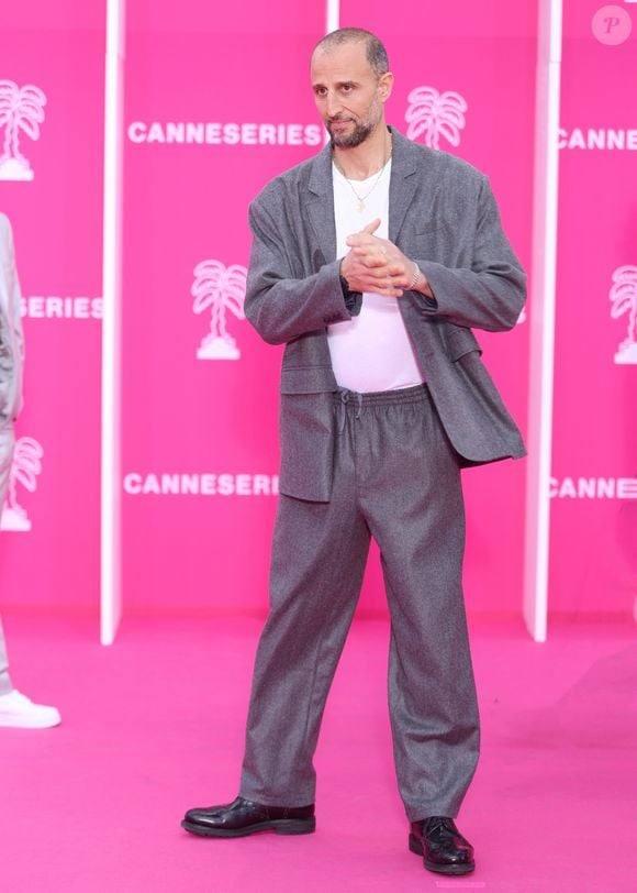 Arie Elmaleh sur le tapis rose lors de la 9ème édition de "CanneSeries" à Cannes le 25 Avril 2026.

 

© Denis Guignebourg / Bestimage Celebrities on the pink carpet at the 9th edition of "Canneseries" in Cannes on 25/04/2026