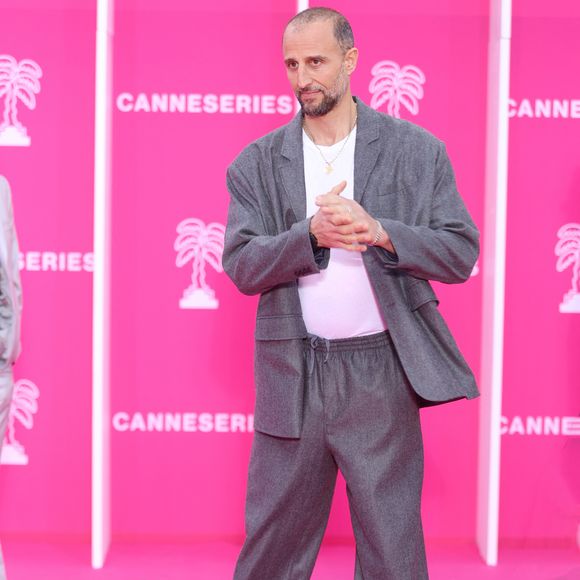Arie Elmaleh sur le tapis rose lors de la 9ème édition de "CanneSeries" à Cannes le 25 Avril 2026.

 

© Denis Guignebourg / Bestimage Celebrities on the pink carpet at the 9th edition of "Canneseries" in Cannes on 25/04/2026