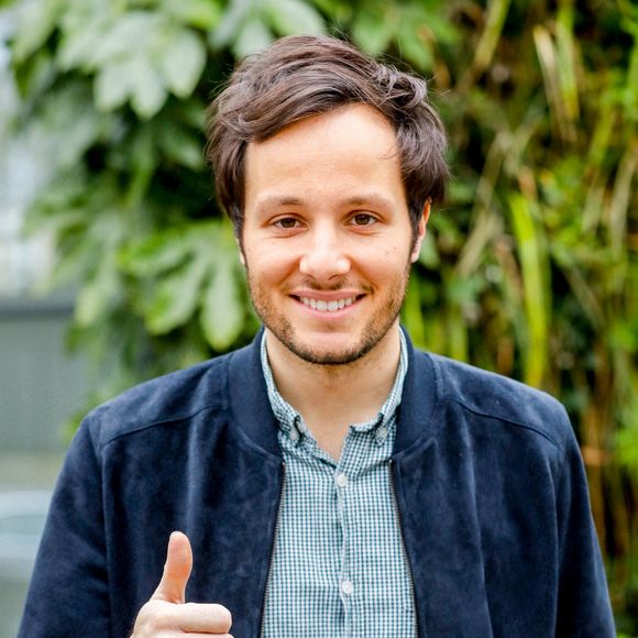 Vianney Bureau à la sortie de l'enregistrement de l'émission "Vivement Dimanche Prochain" au studio Gabriel à Paris, France, le 26 mars 2021, présentée par Michel Drucker et diffusée le 11 avril 2021. © Christophe Clovis/Bestimage