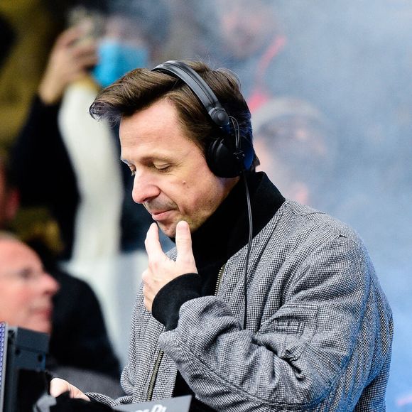 Martin Solveig fait un set lors du match de Ligue 1 Uber Eats "Troyes - Saint-Etienne" au Stade de l'Aube, le 21 novembre 2021.
©Federico Pestellini / Panoramic / Bestimage