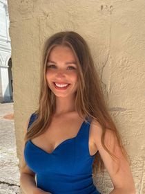 PORTRAIT Miss France 2026 : Chevelure blonde parfaitement coiffée, regard perçant... Qui est Emma Boivin, 24 ans, élue Miss Picardie 2025 ?