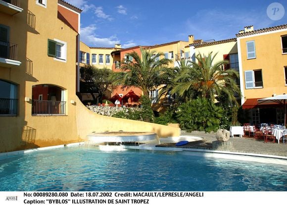 Il s'agit du Mandarin Oriental de Paris, du Park Hyatt de Paris-Vendôme, de l'Hôtel du Palais à Biarritz et du Byblos à Saint-Tropez 

Illustration de l'hôtel Byblos de Saint-Tropez.
Crédit : AGENCE / BESTIMAGE