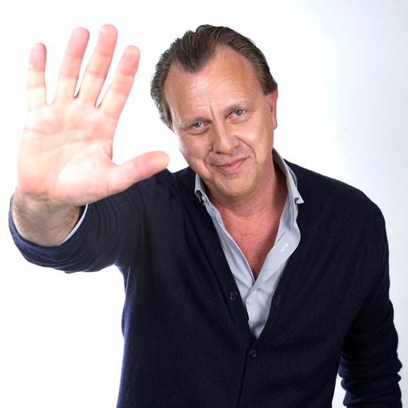 Portrait de Claude François Junior lors de l'enregistrement de l'émission "Chez Jordan de Luxe" diffusée sur C8 le 6 mars 2024.