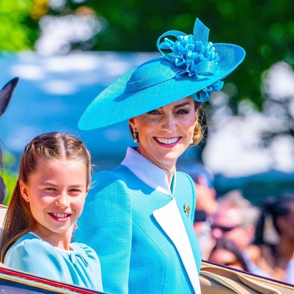 La princesse Charlotte de Galles, Catherine (Kate) Middleton, princesse de Galles, - Les membres de la famille royale britannique arrivent à Buckingham Palace pour la cérémonie Trooping the Colour à Londres, le 14 juin 2025. Affecté par le crash du Boeing 787 Dreamliner à Ahmedabad du 12 juin, le souverain et les officiels porteront un brassard noir en hommage aux plus de 270 victimes. Bon nombre d'elles étaient des ressortissants britanniques.
© Backgrid / Bestimage