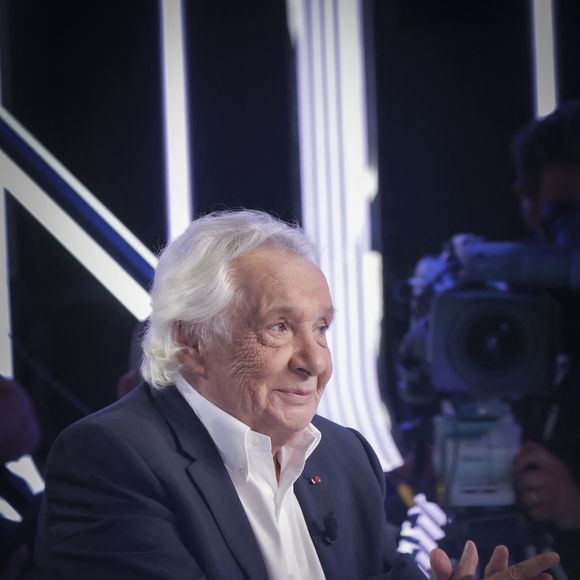 Exclusif - Michel Sardou sur le plateau de l'émission Touche pas à mon poste (TPMP) présentée en direct par C.Hanouna et diffusée sur C8 le 29 août 2022.
© Jack Tribeca / Bestimage