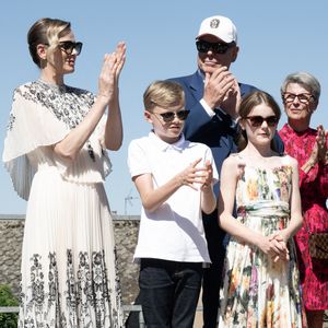 Le Prince Albert II de Monaco et la Princesse Charlène de Monaco avec leurs enfants le Prince Jacques de Monaco et la Princesse Gabriella de Monaco lors de la cérémonie de bienvenue à Mur de Barrez, France, le 9 juillet 2025. Photo par David NIVIERE/ABACAPRESS.COM