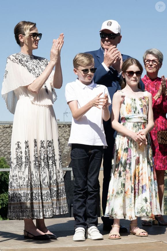 Le Prince Albert II de Monaco et la Princesse Charlène de Monaco avec leurs enfants le Prince Jacques de Monaco et la Princesse Gabriella de Monaco lors de la cérémonie de bienvenue à Mur de Barrez, France, le 9 juillet 2025. Photo par David NIVIERE/ABACAPRESS.COM