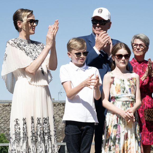 Le Prince Albert II de Monaco et la Princesse Charlène de Monaco avec leurs enfants le Prince Jacques de Monaco et la Princesse Gabriella de Monaco lors de la cérémonie de bienvenue à Mur de Barrez, France, le 9 juillet 2025. Photo par David NIVIERE/ABACAPRESS.COM