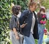 Elle a dit à Emme et Max : "Je vous promets que c’est une période difficile, mais vous verrez que je m’en sortirai plus forte et meilleure"
Los Angeles - Jennifer Lopez et sa fille Emme profittent d'un déjeuner au restaurant The Ivy le 27/04/2025
Photo : Backgrid UK/ Bestimage