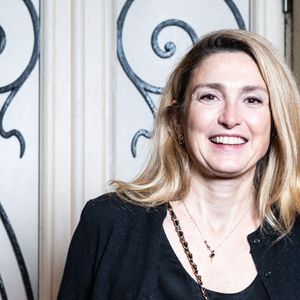 Julie Gayet - Soirée de lancement de la pièce "En attendant Bojangles" au théâtre de l'Oeuvre à Paris le 15 janvier 2026. © Julien Sarkissian/Bestimage