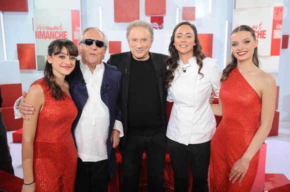 Exclusif - Gilbert Montagne, sa petite fille Elsa , Michel Drucker, Nina Metayer - Enregistrement de l'émission Vivement dimanche au studio Rive Gauche , présentée par Michel Drucker . Diffusion sur France 3 le 29/03/2026. Photos prises le 18 mars 2026.
© Guillaume Gaffiot / Bestimage