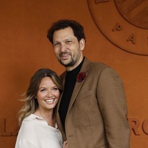 Éric Antoine et sa compagne Gennifer Demey lors des Internationaux de France de Tennis de Roland Garros 2025, à Paris, France, le 7 juin 2025. 

© Cyril Moreau / Bestimage