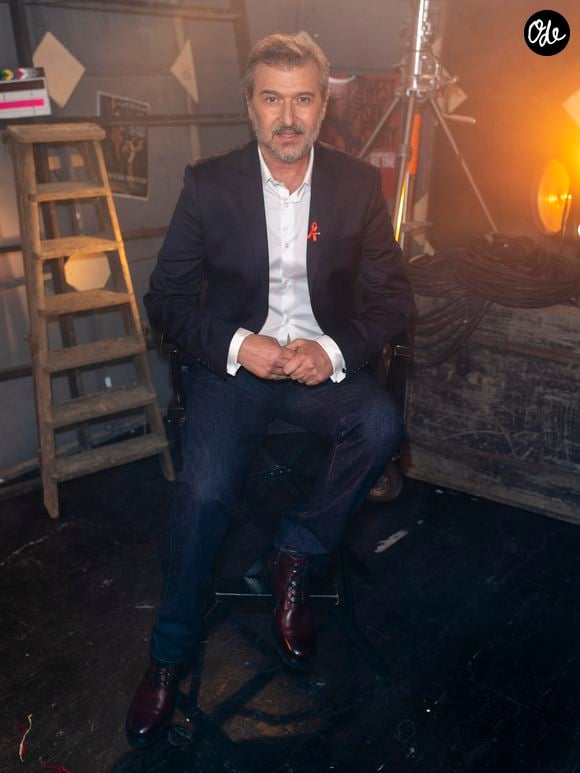 Elle assure que leur lien restera à jamais intact malgré le temps qui passe.

Daniel Lévi enregistre l'émission "100 ans de comédies musicales pour le Sidaction", le 10 mars 2020.

© Moreau-Perusseau / Bestimage