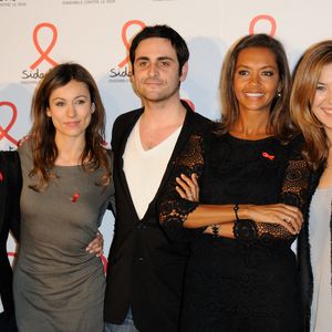 Karine Le Marchand, Marie-Ange Casalta, Camille Combal, Faustine Bollaert, Claire Barsacq posant lors d'un photocall pour la soirée de lancement du Sidaction 2012 qui s'est tenue au Musée du quai Branly à Paris, France, le 12 mars 2012. Photo par Alban Wyters/Abaca