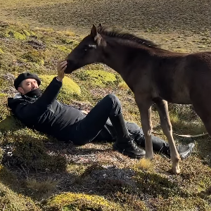 Cyril Lignac  lors du tournage de "Rendez-vous en terre inconnue" avec Cyril Lignac
