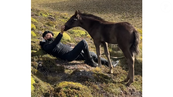 Cyril Lignac lors du tournage de "Rendez-vous en terre inconnue" avec Cyril Lignac