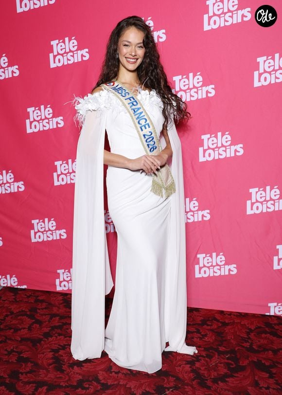 Hinaupoko Deveze (Miss France 2026) - Photocall des "Télé Loisirs Awards" au Casino de Paris le 29 Septembre 2026. © Denis Guignebourg/Bestimage