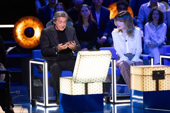 Exclusif - Frédéric François, Isabelle Morizet (Karen Cheryl) lors de l'enregistrement de l'émission "La Boîte à secrets", présentée par F.Bollaert et diffusée le 16 janvier 2026 sur France 3, dans les studios du Lendit à Saint-Denis, France, le 16 décembre 2025. © Cyril Moreau/Bestimage