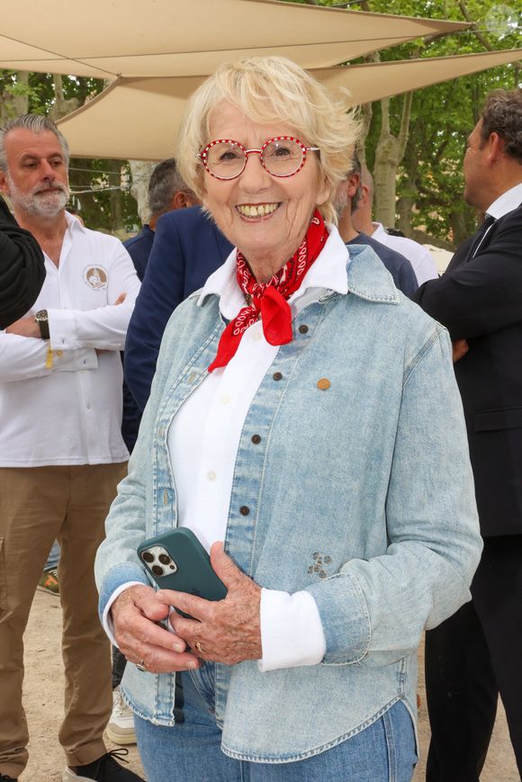 Mercotte a annoncé qu’elle quittait l’émission après 14 ans de participation.

Les Chefs à Saint-Tropez fêtent les producteurs 2025 - Mercotte sur la place des Lices à Saint-Tropez, le 3 mai 2025. ©Jean-Marc Lhomer / Bestimage.