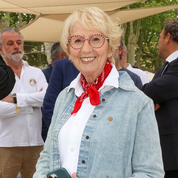 Mercotte a annoncé qu’elle quittait l’émission après 14 ans de participation.

Les Chefs à Saint-Tropez fêtent les producteurs 2025 - Mercotte sur la place des Lices à Saint-Tropez, le 3 mai 2025. ©Jean-Marc Lhomer / Bestimage.