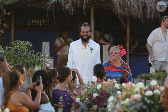 Exclusif - Joakim Noah et sa mère Cecilia Rodhe - Joakim Noah et Lais Ribeiro se sont mariés devant leurs amis et leur famille sur la plage de Trancoso au Brésil le 13 juillet 2022.  
Crédit : Backgrid USA / Bestimage
