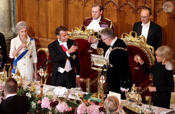 La duchesse de Gloucester, Le président Emmanuel Macron, Alastair King, lord maire de Londres, Brigitte Macron lors d’un banquet d’état à Guildhall, Londres le 9 juillet 2025. Le couple présidentiel français est en voyage officiel au Royaume Uni pour trois jours.

© Dominique Jacovides / Bestimage