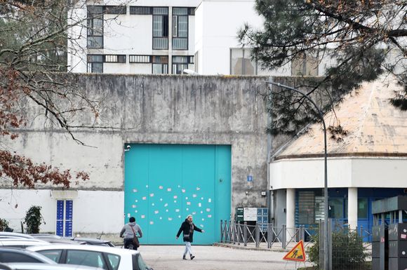 Pierre Palmade vient d'intégrer la maison d'arrêt de Gradignan près de Bordeaux à l'isolement dans le quartier récent (bâtiment blanc) à Gradignan, France, le 9 décembre 2024. © Patrick Bernard/Bestimage