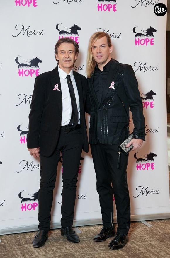 Christophe Guillarmé et son mari Thierry Marsaux lors du gala solidaire Hope 2026 au Pavillon Gabriel à Paris le 13 octobre 2026.
© Anne-Sophie Guebey / Bestimage