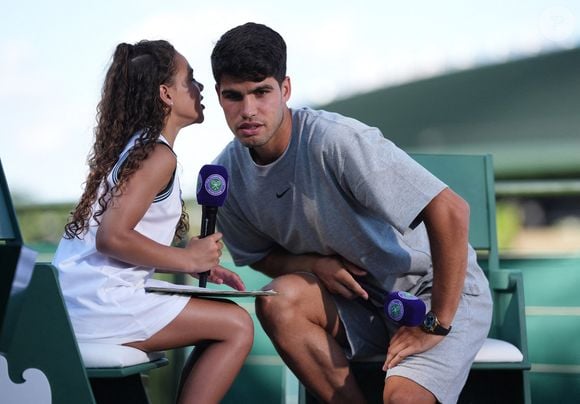 Carlos Alcaraz, célèbre joueur espagnol de 22 ans, se voit être au cœur d'une rumeur concernant une éventuelle romance avec une célèbre joueuse de tennis de son âge.

Carlos Alcaraz s'adresse aux médias au All England Lawn Tennis and Croquet Club à Wimbledon avant les championnats de Wimbledon, qui commencent le 30 juin. Date de la photo : samedi 28 juin 2025. ... Wimbledon 2025 - Avant-premières - Samedi 28 juin ... 28-06-2025 ... Paris ... UK ... Le crédit photo doit être lu comme suit : John Walton/PA Wire.