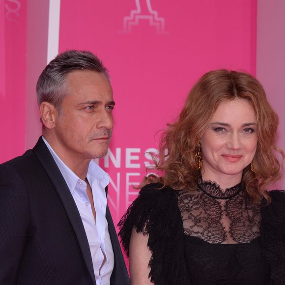 Marine Delterme a parlé de leur relation dans un entretien pour Nous Deux.

Jean-Michel Tinivelli et Marine Delterme de la série "Alice Nevers" au photocall du deuxième jour de la 2ème édition du "Canneseries" au palais des Festivals à Cannes, France, le 6 avril 2019. © Rachid Bellak/Bestimage