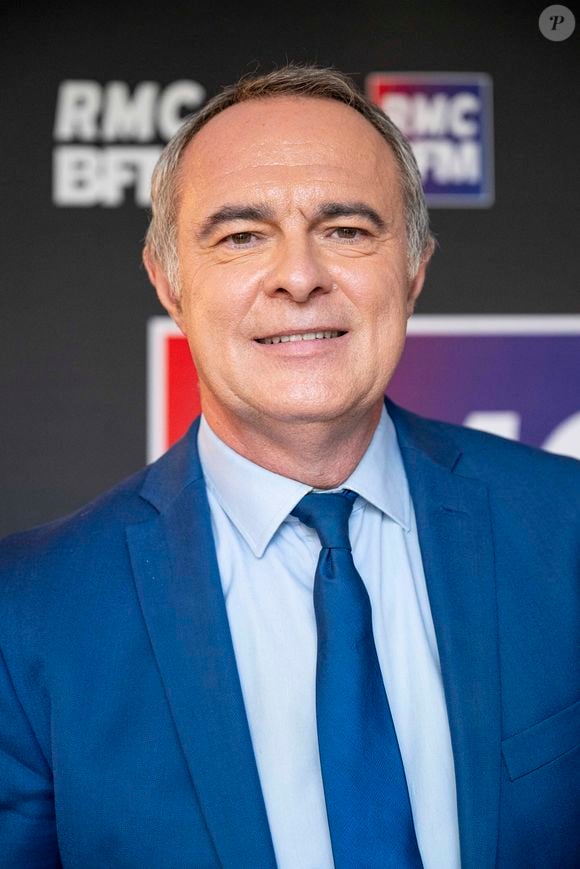 Christophe Delay au photocall de rentrée des journalistes de BFM RMC dans les locaux du groupe CMA CGM à Paris, France, le 26 août 2025. © Pierre Perusseau/Bestimage