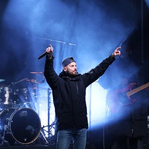 Fort heureusement tout s'est bien passé pour le chanteur qui a donc fait un retour fulgurant en tant que coach sur TF1. 
Exclusif - Matt Pokora (M. Pokora) - 16ème édition de l'évènement caritatif "Glisse en coeur" au Grand Bornand le 22 mars 2025. © Denis Guignebourg/Bestimage