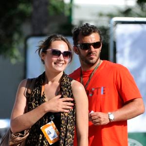 L'actrice française Mélanie Maudran et son mari l'ancien joueur de tennis Thierry Ascione aux Internationaux de France de Tennis à Roland Garros à Paris, France le 17 mai 2011. Photo par Corinne Dubreuil/ABACAPRESS.COM