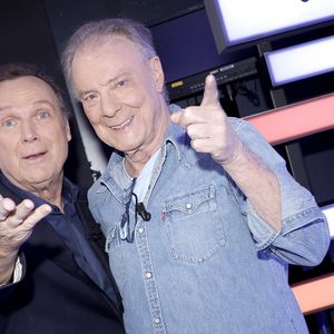 Exclusif - Julien Lepers et Herbert Léonard lors de l'enregistrement de l'émission "Chez Jordan de Luxe" à Paris. Le 8 octobre 2024. © Cédric Perrin / Bestimage