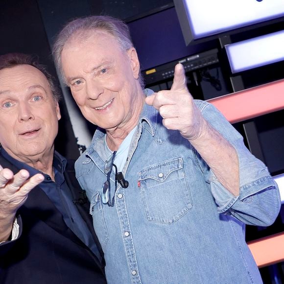 Exclusif - Julien Lepers et Herbert Léonard lors de l'enregistrement de l'émission "Chez Jordan de Luxe" à Paris. Le 8 octobre 2024. © Cédric Perrin / Bestimage