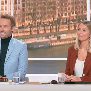 Face à TF1, "Télématin" (qui compte 23% de PDM) a changé d'animateurs puisque Flavie Flament et Julien Arnaud ont succédé à Marie Portolano et Thomas Sotto.

Damien Thévenot et Lucie Chaumette sur le plateau de "Télématin" (Capture d'écran).