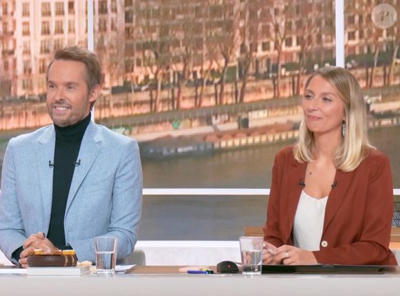 Face à TF1, "Télématin" (qui compte 23% de PDM) a changé d'animateurs puisque Flavie Flament et Julien Arnaud ont succédé à Marie Portolano et Thomas Sotto.

Damien Thévenot et Lucie Chaumette sur le plateau de "Télématin" (Capture d'écran).