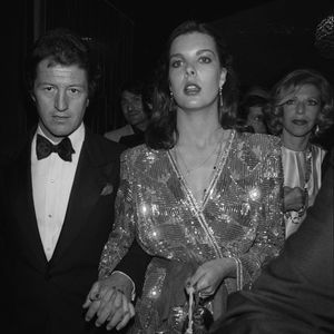 Caroline de Monaco et Philippe Junot assistent à la générale du spectacle de Shirley MacLaine au Lido à Paris, le 25 avril 1979.
©JEAN-CLAUDE WOESTELANDT / BESTIMAGE